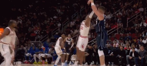 百家乐游戏-来就是成串！克莱外线连中两记三分球帮助球队追分